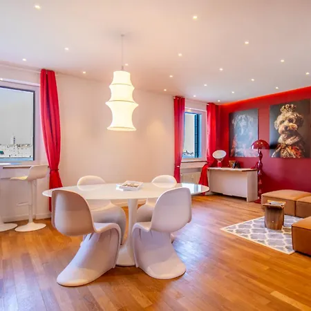 3 Windows On St - Canal View