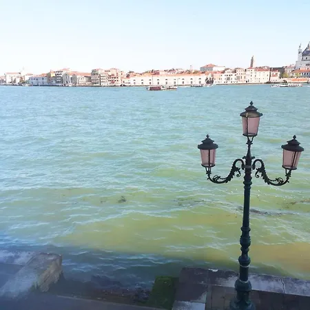 Apartment 3 Windows On St - Waterfront Venice