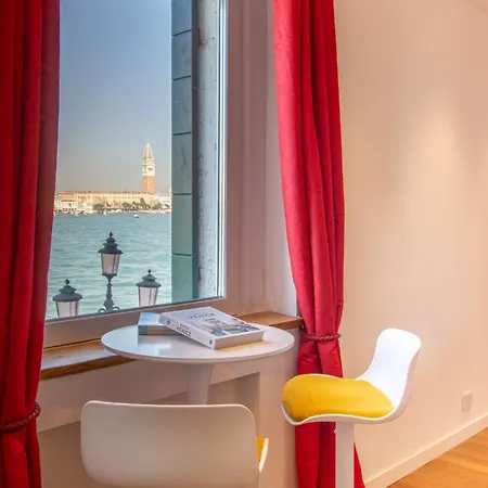 3 Windows On St - Waterfront Venezia