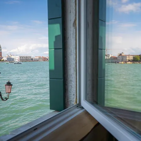 3 Windows On St - Waterfront Venezia
