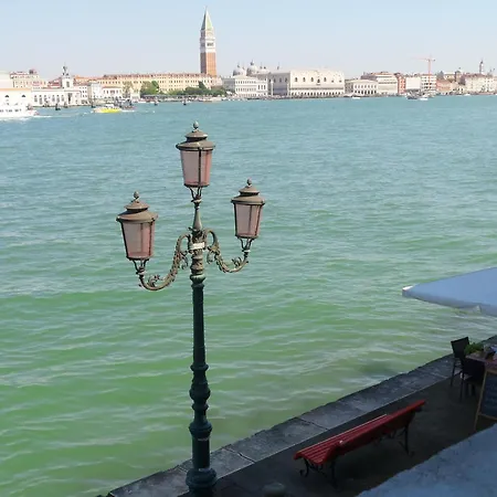 3 Windows On St - Waterfront Appartement Venise