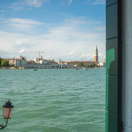 3 Windows On St - Canal View Venice