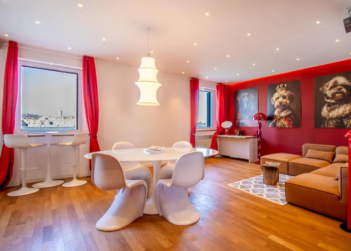 3 Windows On St - Canal View