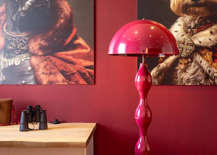 3 Windows On St - Canal View *