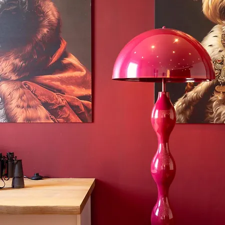 3 Windows On St - Canal View *